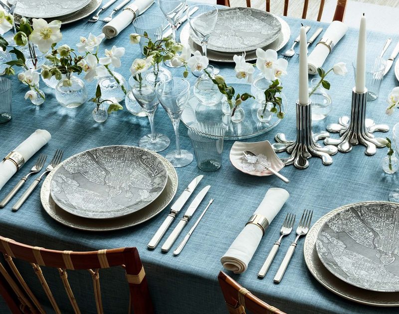 Stół w kolorze niebieskim Svenskt Tenn