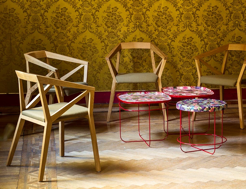 Krzesła i stoliki do kawy Moroso / Studio Eye